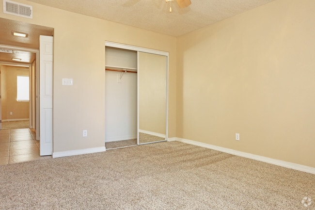 2BR, 2BA - Regency Upgraded 920 SF