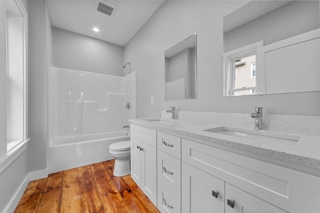 Photo - 376 Chestnut St Unit 1
