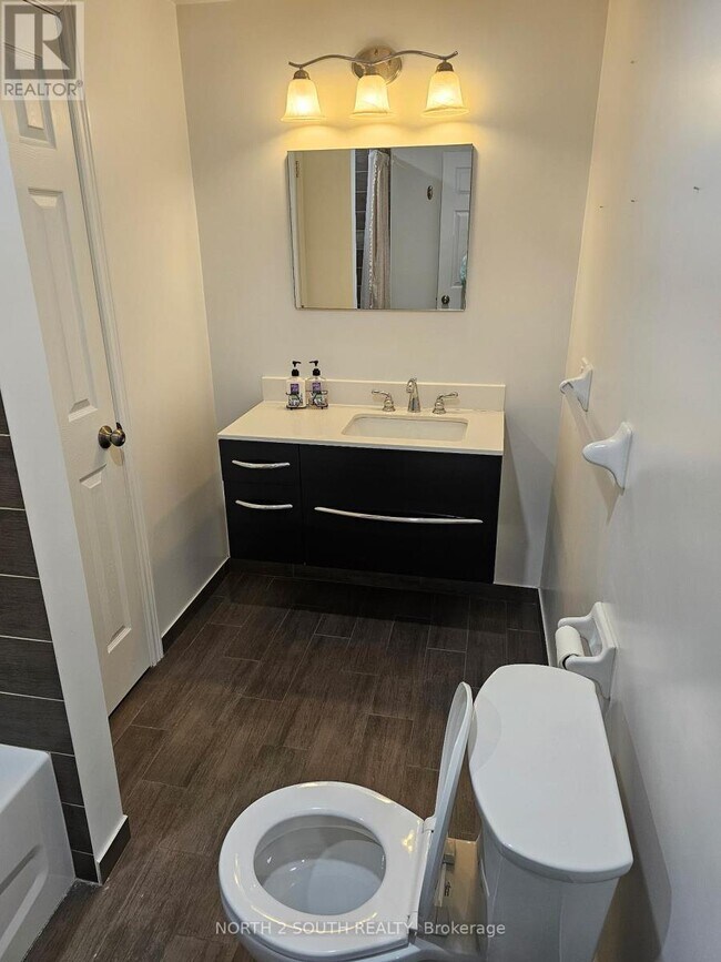 Photo - 23 Vanwood Crescent