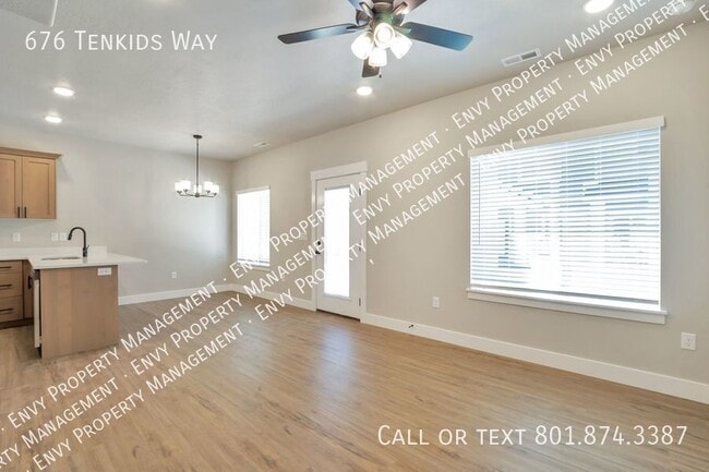 Photo - 676 Tenkids Way