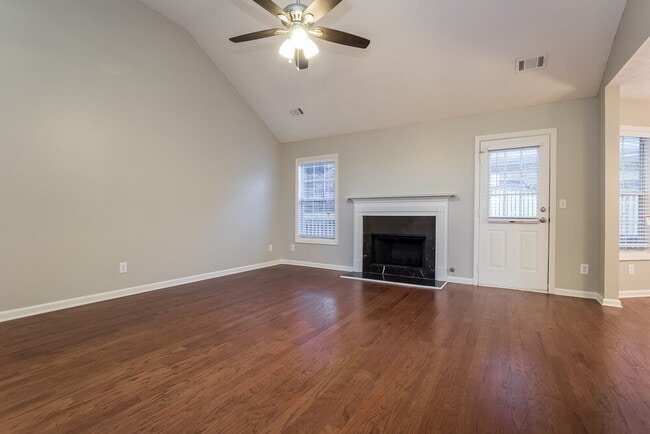 Photo - 865 Chatham Park Dr SW