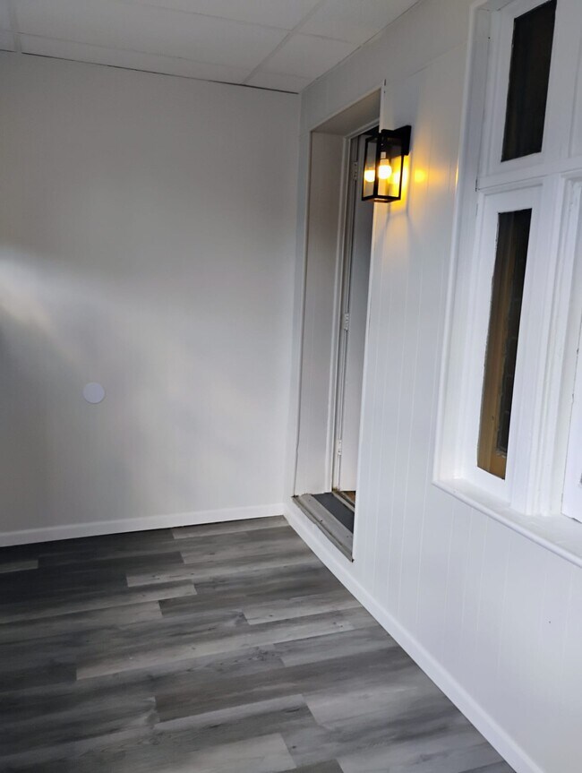 Photo - 715 N 49th St