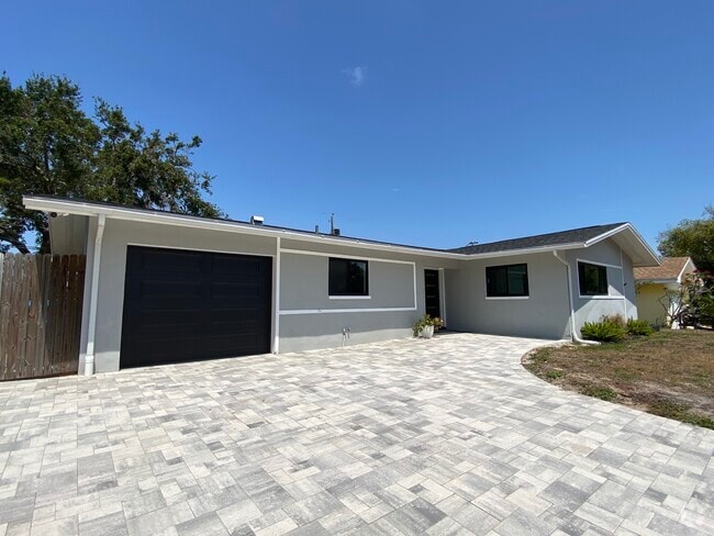 Building Photo - 1346 Hill Dr Rental