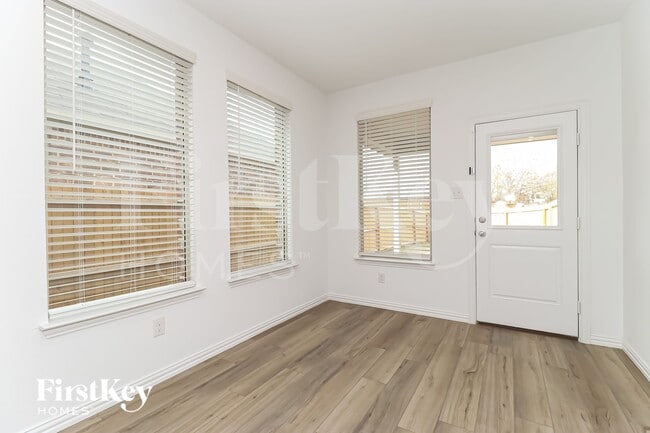 Photo - 10113 Elkhorn Dr