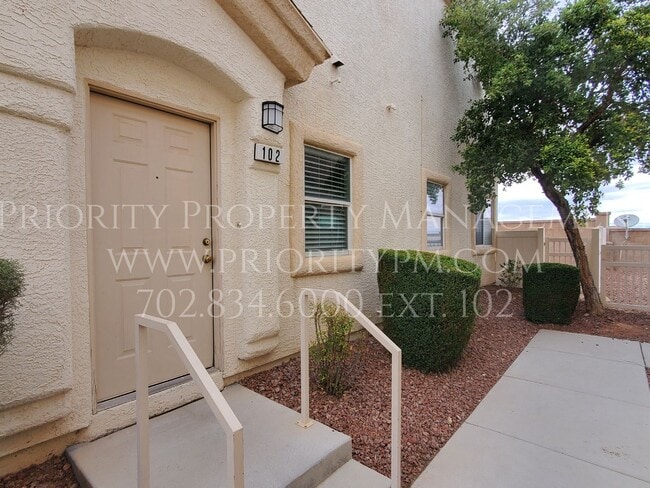 Photo - ~IMMACULATE TOWNHOME! Gated Access! 2 Primary Bedrooms! 1 Car Attached Garage! DO NOT MISS THIS!