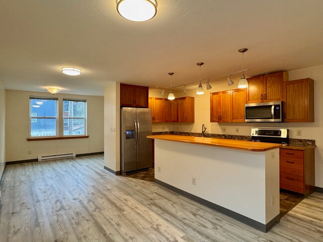 911 3rd St Unit 4