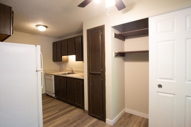 Photo - Top Floor 2-Bed in Multnomah Village Ready... Unidad 3930
