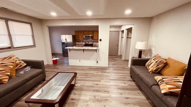 Photo - 696 Gordon Smith Blvd