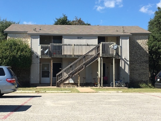 Photo - 301 Hedgewood Dr Unit B