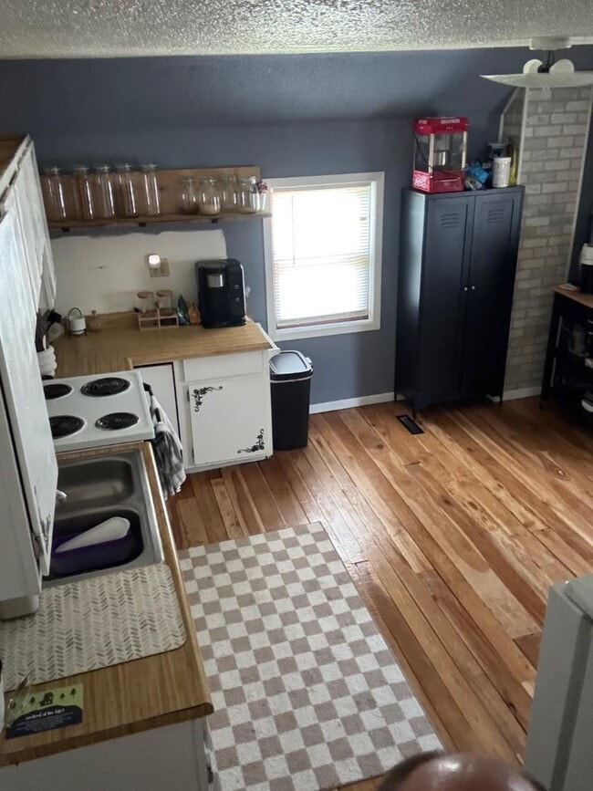 Building Photo - 115 6th Ave NW Rental