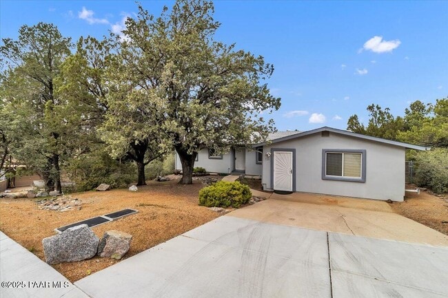 Building Photo - 720 John Dr