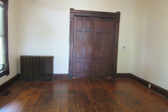 Building Photo - 2 Bedroom House with a Bonus Room