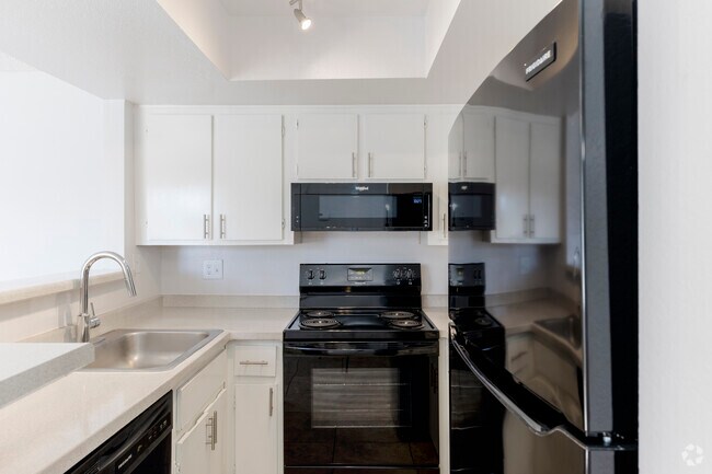 1BR, 1BA - 470SF - Kitchen