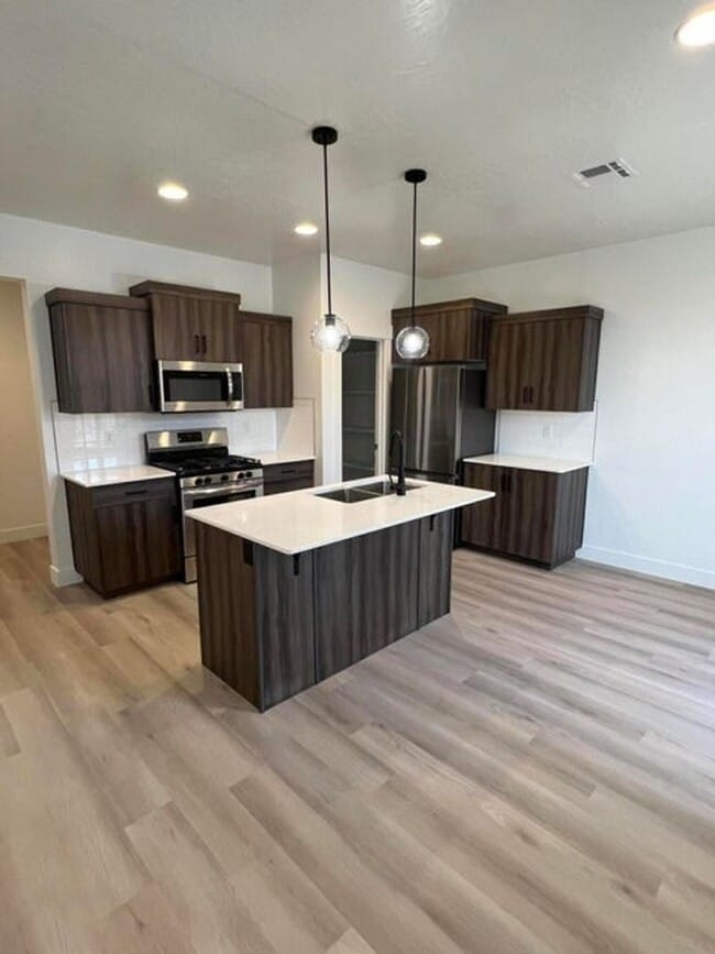 5924 Aragorn Ln