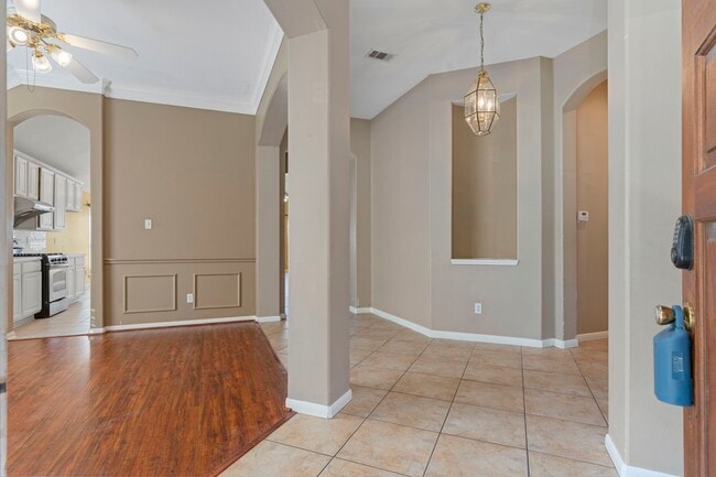 Building Photo - 10415 Courtley St