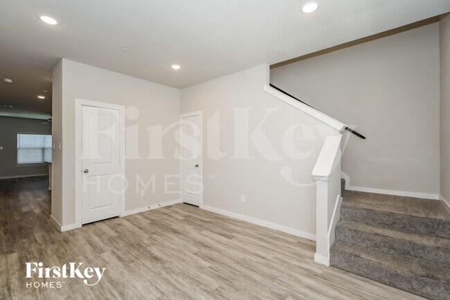 615 Sophia Wy
