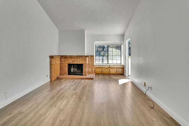 Photo - 8878 Regents Rd