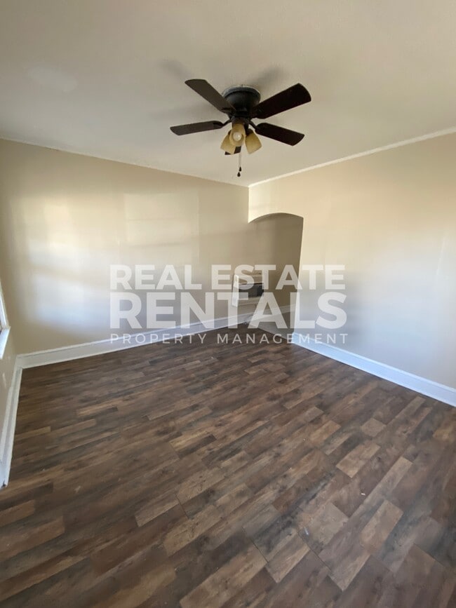 2318 Sansom Ave