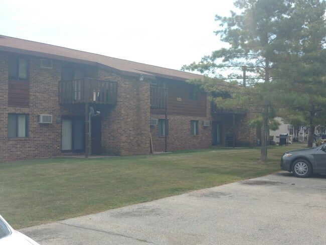 Cedar Creek Apartments-Oshkosh