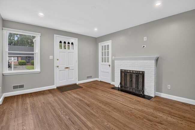 Photo - 9315 Linden Ave