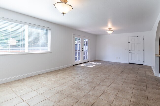 Photo - 300 IOLI Ranch Cir