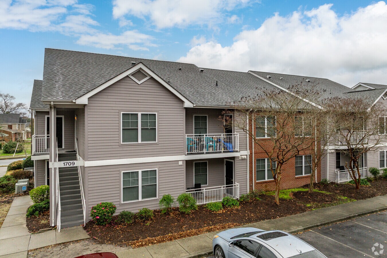 Photo - Oakdale Square