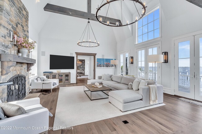 Photo - 459 Normandy Dr