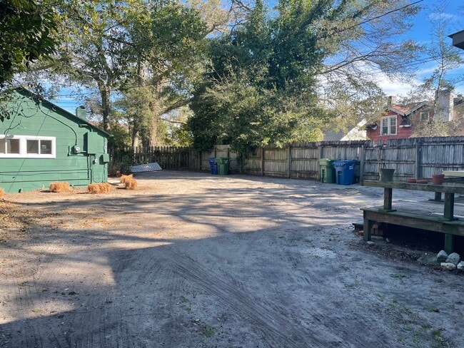 Photo - 2053 Monroe St