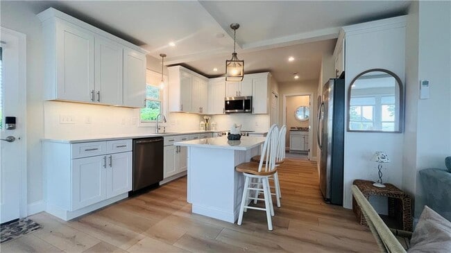 Building Photo - 115 Wellington Ave Unit 1 Rental