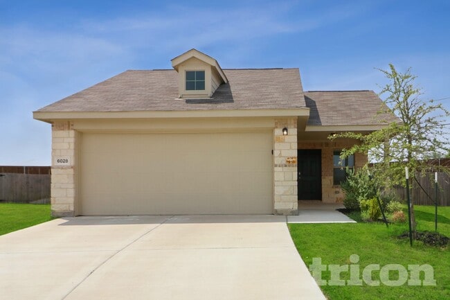 Building Photo - 6028 Parkview Hills Ln