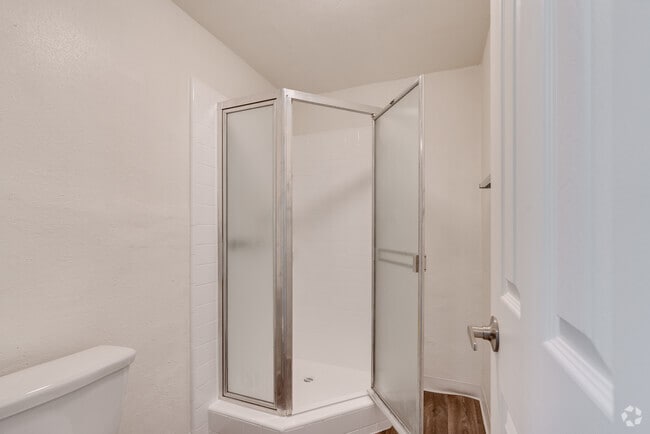 2BR, 2BA - 875SF