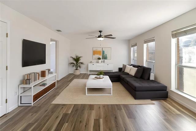 Photo - 813 Silverbrook Dr