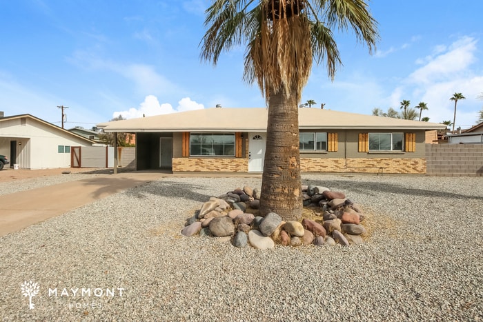 Photo - 520 E Desert Ave