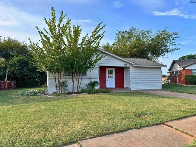 Building Photo - 2813 Roanoke Dr
