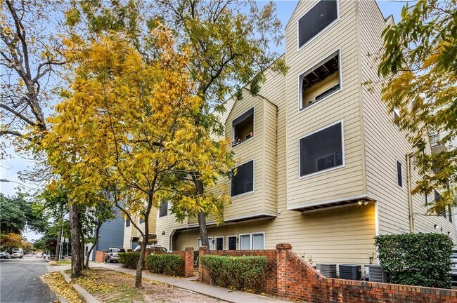 Building Photo - 2510 San Gabriel St Unit 305