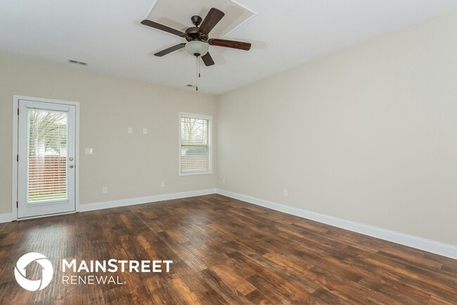 Photo - 1209 Catawba Way