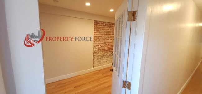Photo - 1664-1668 Newcomb Unit 1668