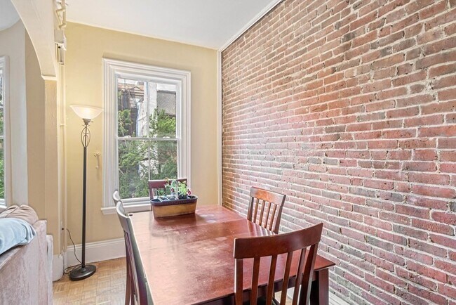 Photo - 152 W Canton St Unidad 2