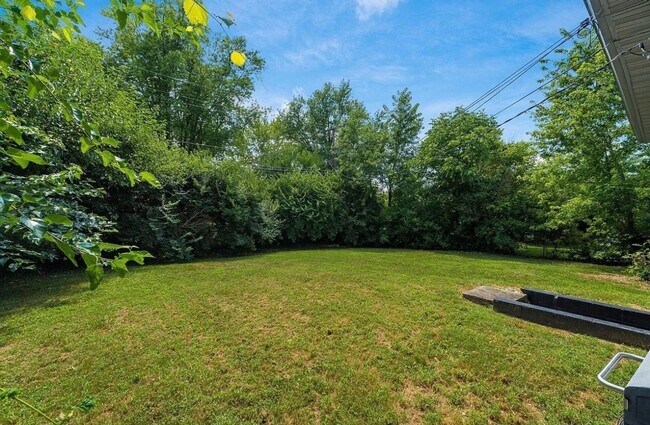 5049 Gunston Dr