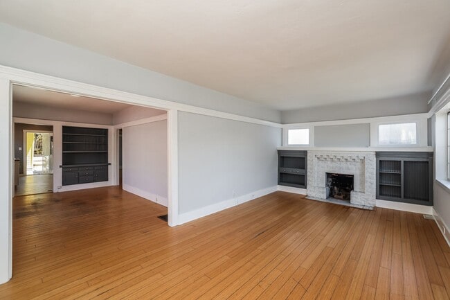 Photo - Beautiful 1918 Oakland Home!!