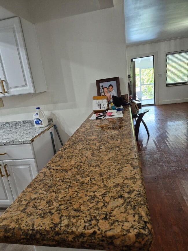 Photo - 1404 Plunkett St
