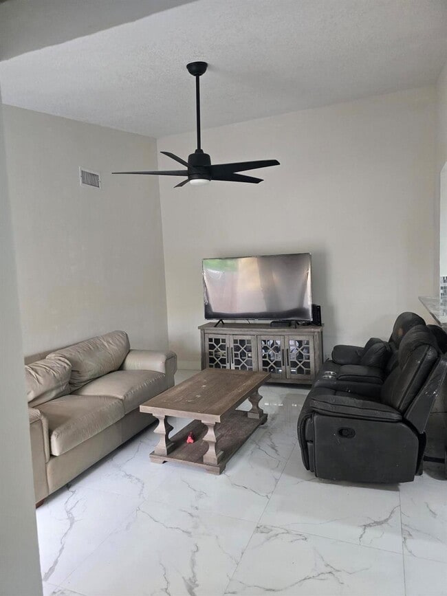 3801 Waterview Cir