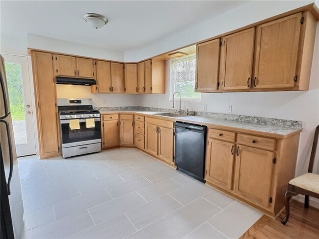 Photo - 655 E Main St