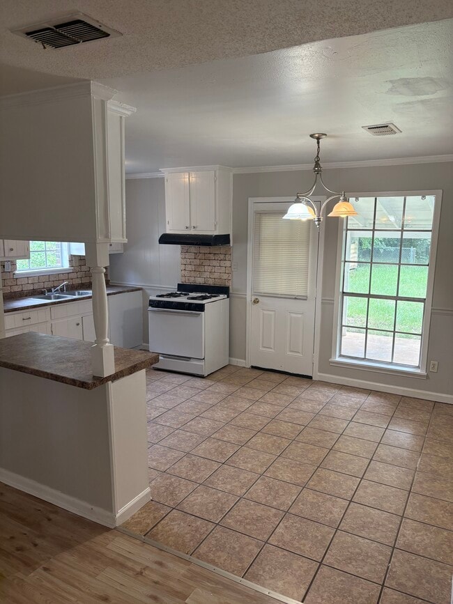 Photo - 2028 Yancey Ave