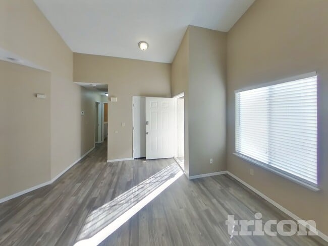 Photo - 733 Reagan Dr