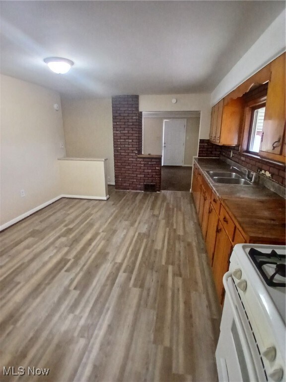 Photo - 142 N Bridge St