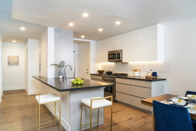 Sharon Green Apartments For Rent in Menlo Park, CA