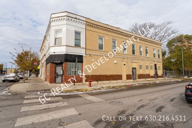 Building Photo - 3328 W Chicago Ave Unit 2R