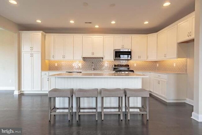 Photo - 275 Hillstone Cir