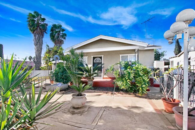 Gorgeous 3 Bedroom | 1 Bath - Gorgeous 3 Bedroom | 1 Bath Casa